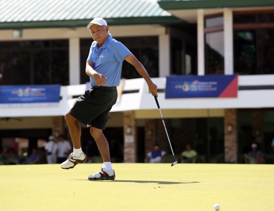 Rene Unson of Canlubang reacts after missing a putt on the 18th round during the second round of the 28th PAL Interclub Seniors Tournament at the Marapara course. He top scored with 49 points to lead his team to a 286 total at midway point and a nine-point advantage over rival Luisita’s 277. (PAL photo by Roy Bonghanoy)