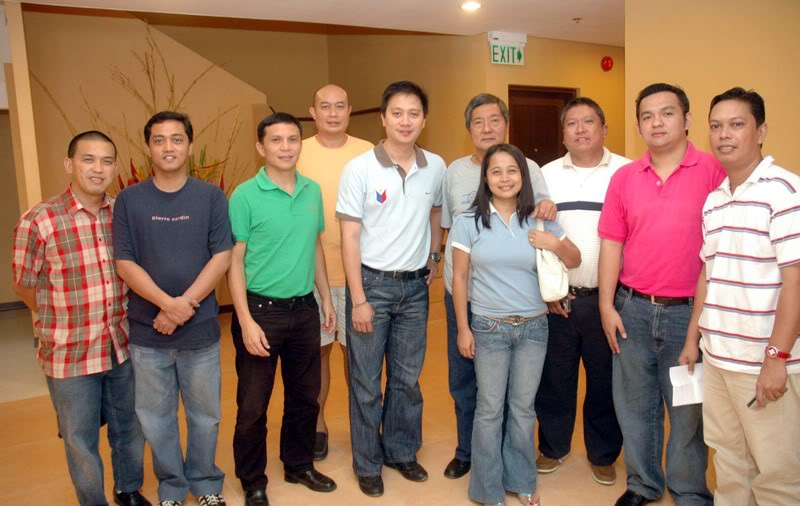 Patrick Gregorio (5th from left) shown in one of his visits to Davao to discuss basketball development concerns with SBP Southern Mindanao chief Regino "Boy" Cua (6th from left) and other officials and the media.(Bing Gonzales file photo)