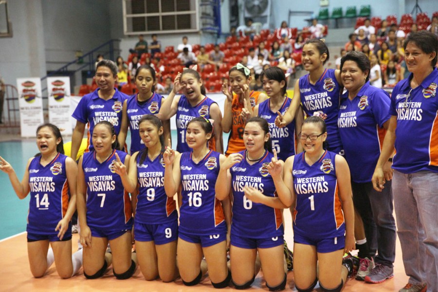 Members of Team Western Visayas, represented by St. John’s Institute, flash the No. 1 sign after bagging the Shakey’s GVL Season 12 League of Champions crown with a thrilling come-from-behind five-set win over National Capital Region’s National U at the Ynares Sports Arena in Pasig last Sunday.(pr photo)