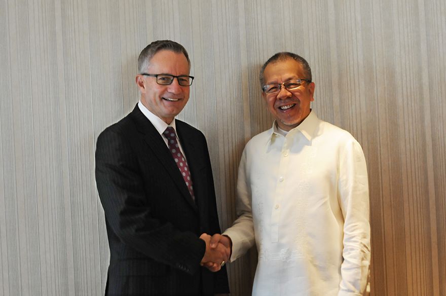 Minister Ed Fast and Secretary Gregory Domingo.(https://www.facebook.com/CanadaTrade/photos/a.441101389354854.1073741828.441069272691399/604480623016929/?type=1&theater)