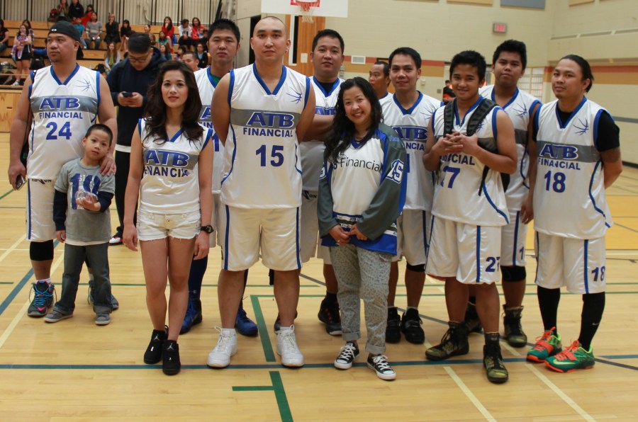 Host team ATB Financial-Edson with personal banking specialist Terry Yu(5th from right).(pinoy edmonton news)